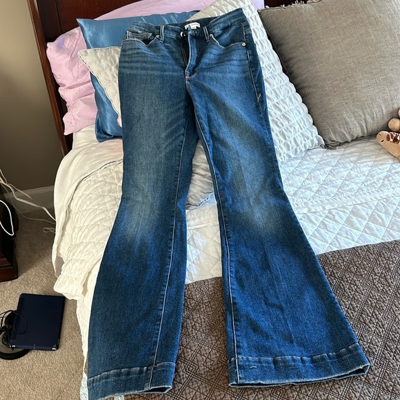 Good American Good Legs Flare Jeans - Picture 3 of 5